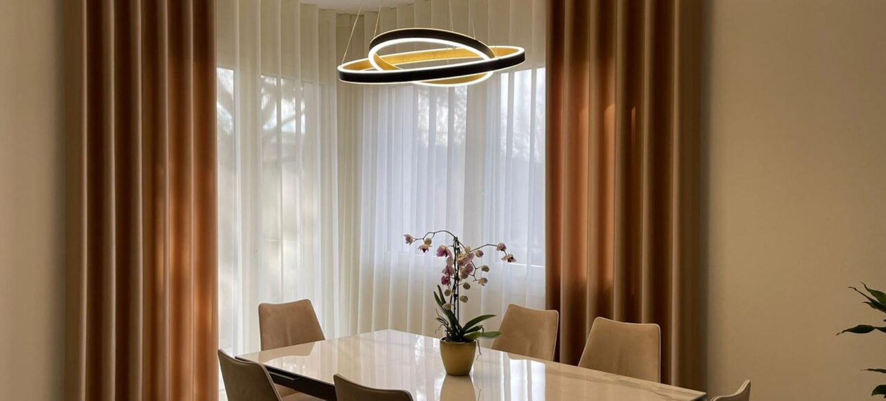 tenda moderna per la sala da pranzo realizzata da Zagara Tendaggi