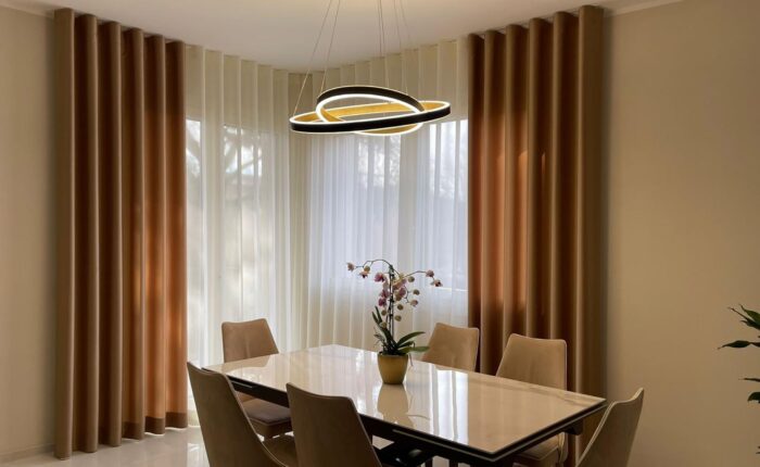 tenda moderna per la sala da pranzo realizzata da Zagara Tendaggi